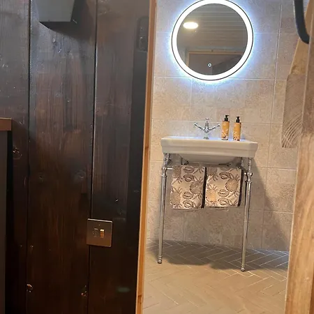 シャレー The Wee Bothy ダンファナイー